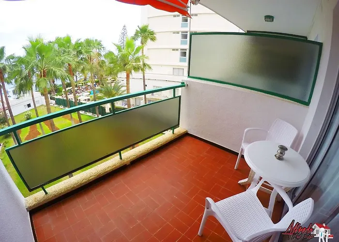 Edificio Comodoro Los Cristianos (Tenerife)